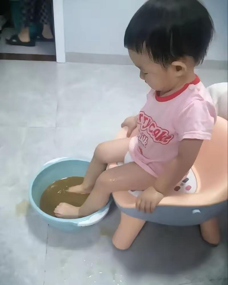 三岁以下小儿便秘，吃不了药，试试这个外治小方子，安全又有效！ 临床上，3岁以下的