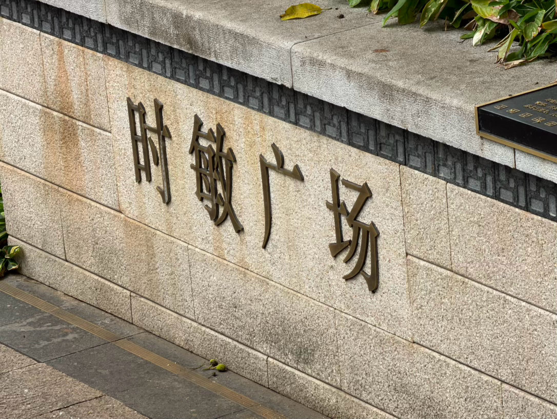 第一反应“这个要用高超音速还是察打一体？” 