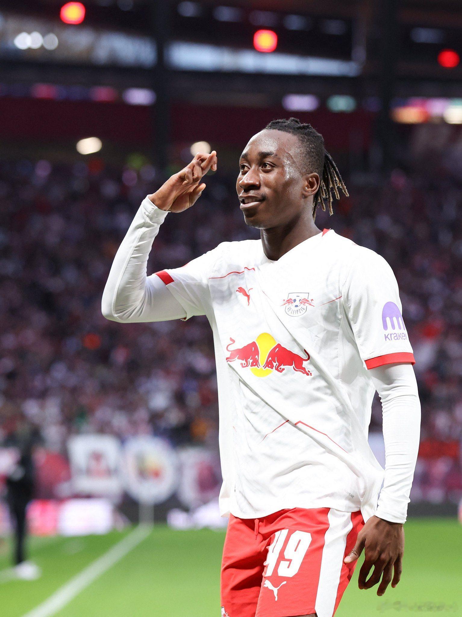 🚨🚨🚨拜仁慕尼黑、曼聯和托特納姆熱刺都將在今夏爭奪揚·迪奧曼德。巴黎聖日耳