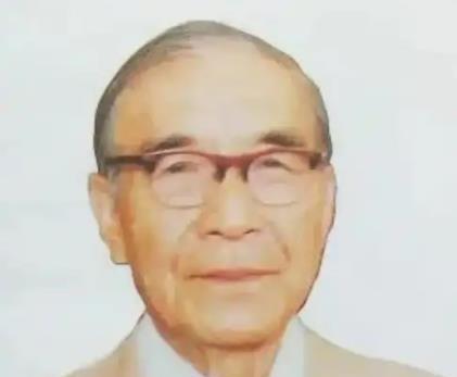 1988年 上海 ，86岁的名医 邝安堃 不顾子女反对，娶23岁的小保姆，四年后