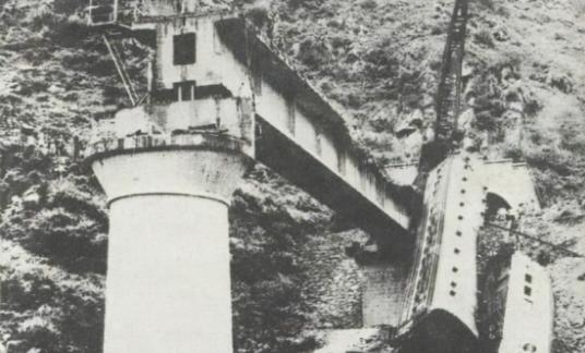 1981年，当442次列车驶出隧道瞬间，司机惊恐地发现，铁轨突然消失了!他第一时