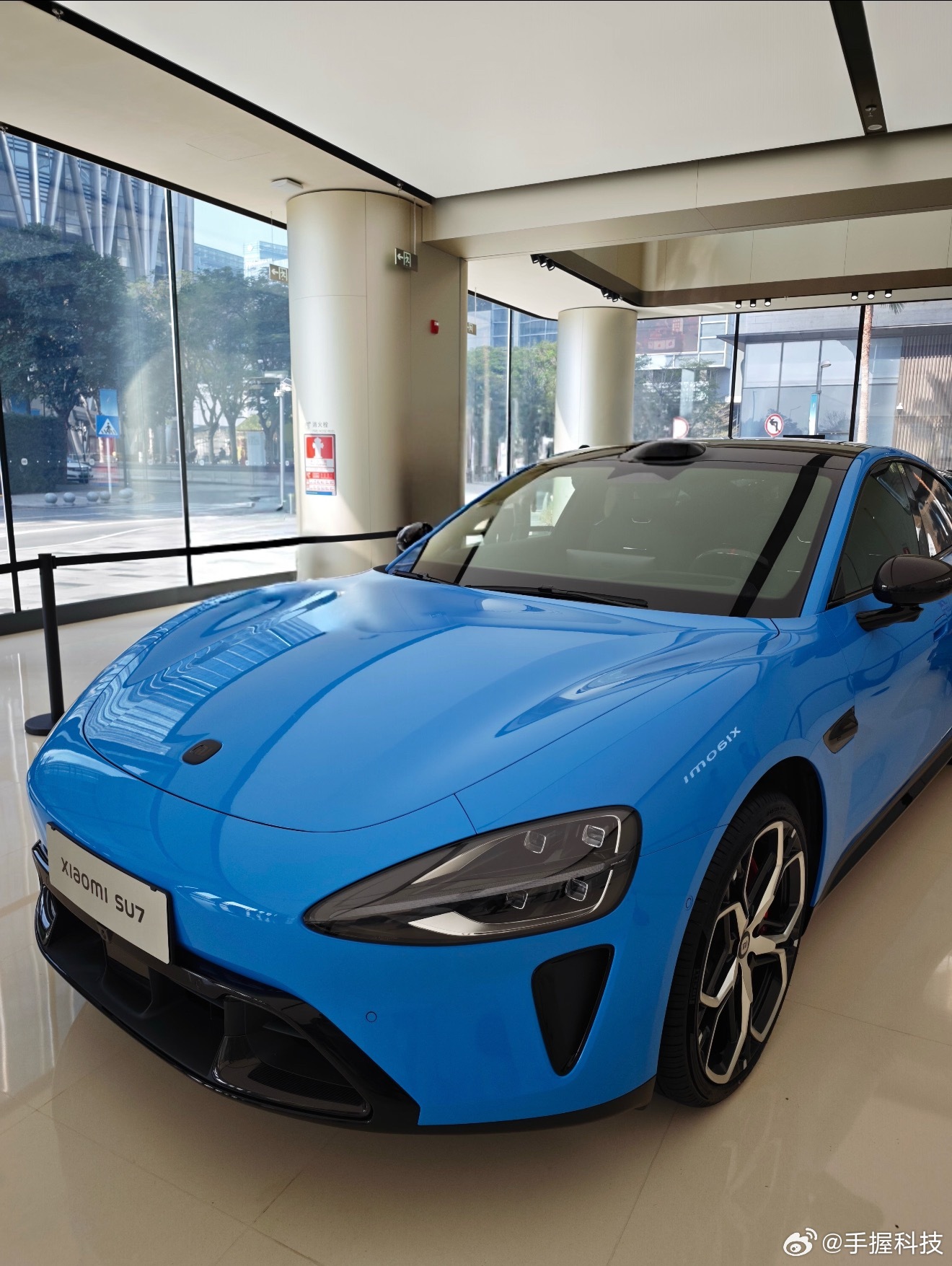 雷军称新SU7门把手完全符合新国标门把手这个前一阵行业都在讨论，针对这一点，新国