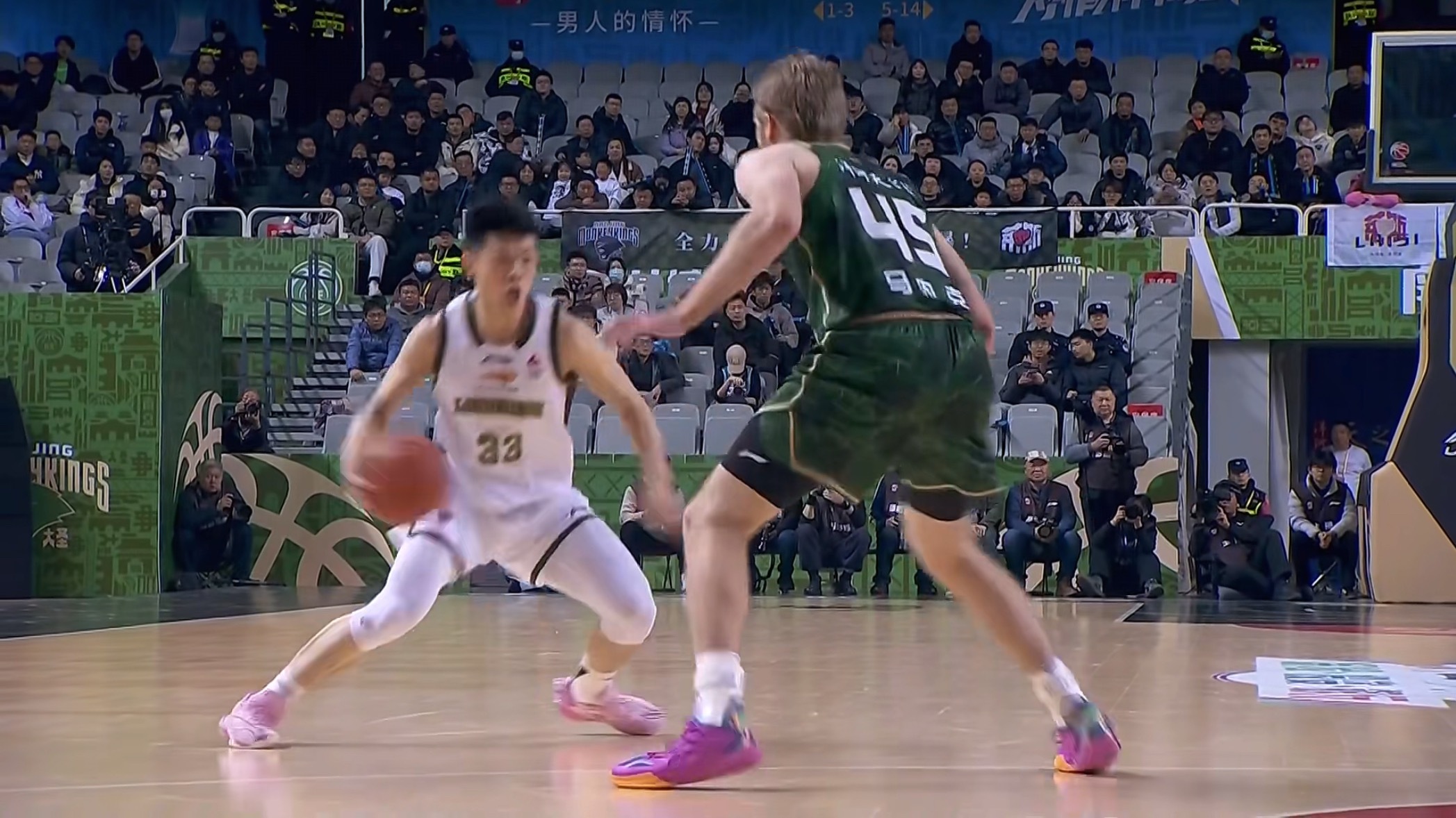 王岚嵚要亲手拿下比赛啊南京男篮vs辽宁男篮辽宁男篮