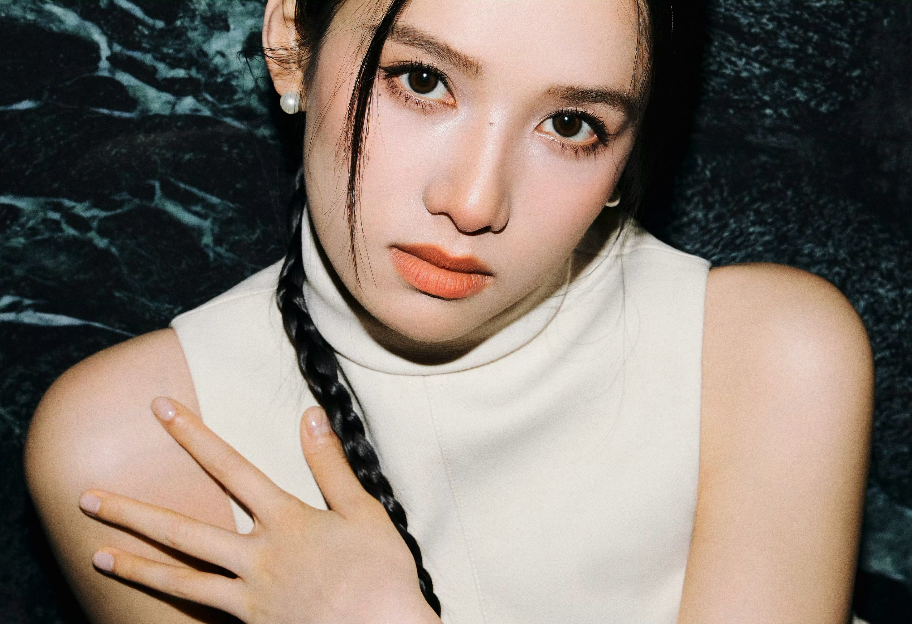 #张婧仪高领无袖##张婧仪摩登韵味# 高领无袖太酷了 ​​​