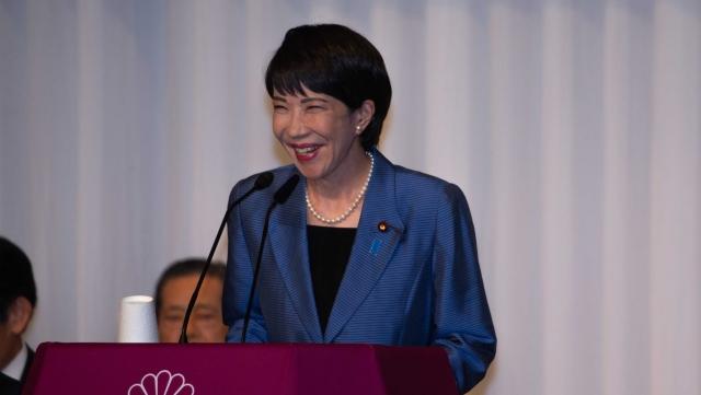 日本在等中国。 

这话听着像被动，实则藏着日本外交的老算盘，刚当选首相的高市早