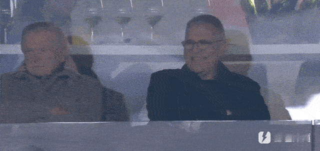 亚特兰大已两球领先，佩尔卡西笑容满面咧嘴微笑