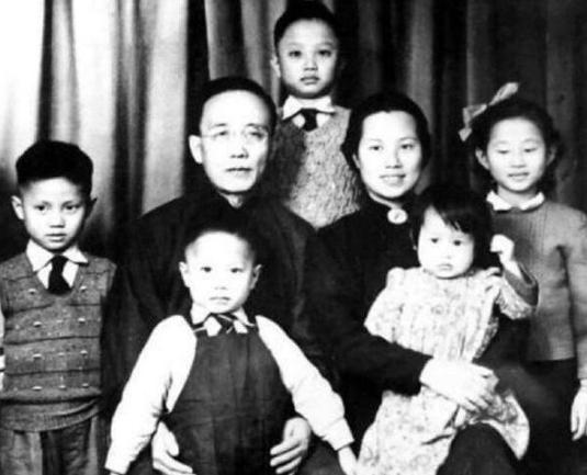 郭世英，郭沫若之子，聪明过人，博闻强识，对老爹1949年后的文字和行为不以为然。
