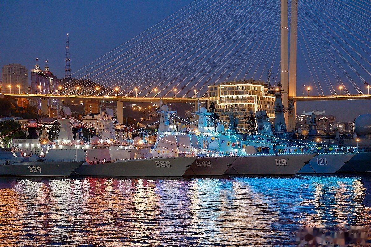 高清大图来了，来瞅瞅中国海军舰艇（052D“贵阳舰”、052D“齐齐哈尔舰”、0