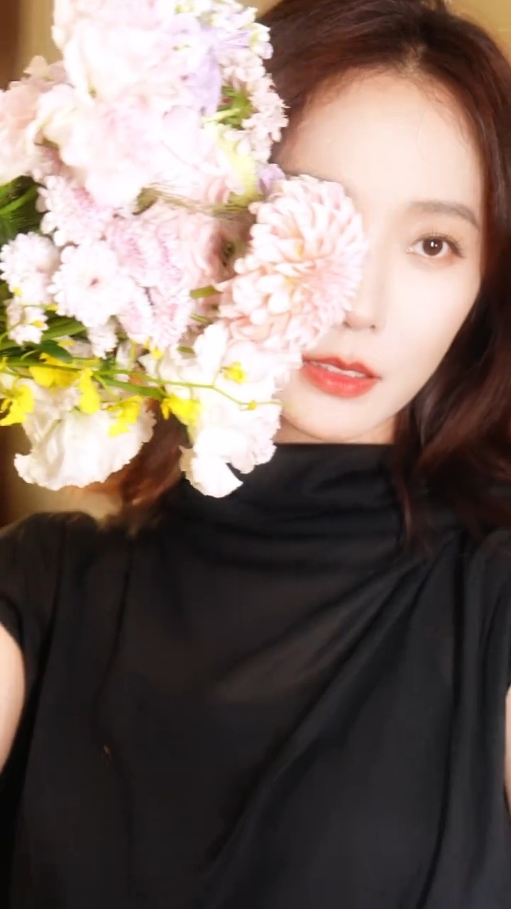好庆幸换了手机live壁纸差点给我美晕了，要是能设置的再长一点就好了 