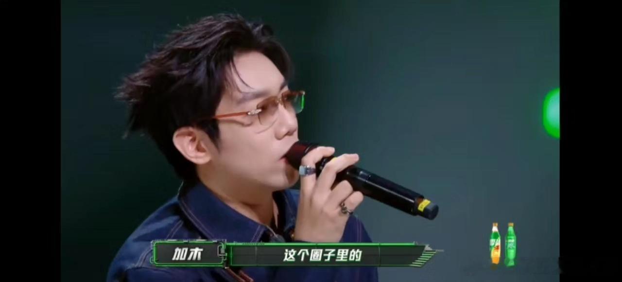 严浩翔有的人适合帮助音乐破圈严浩翔回应加木破防听完加木吐露被外界否定的委屈很有感