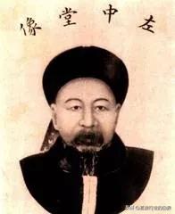 新疆相当于七个英国本土

清末，国家内忧外患。李鸿章主张放弃新疆

左宗棠一听急