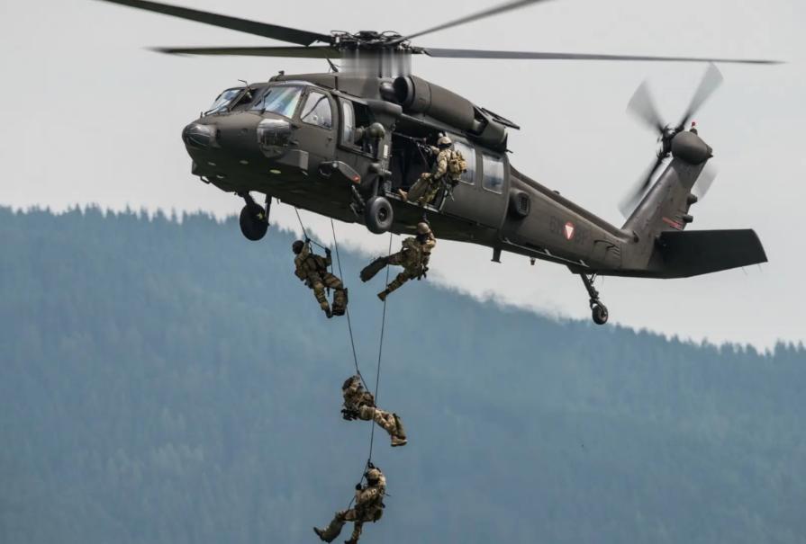 上当了，弄了半天，伊朗和全世界都上了美国人的当了！因为就在听到美军找到失踪飞行员