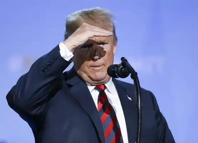 3月31日特朗普突然在社交媒体甩出惊人言论，直接给缺油国家指了两条路：要么买美国