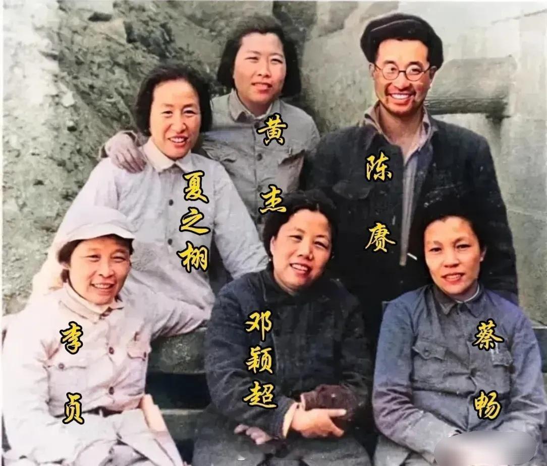 旅长这种机灵鬼，从来拍照都是笑不会恶作剧捉弄这几位先驱大姐么？ 