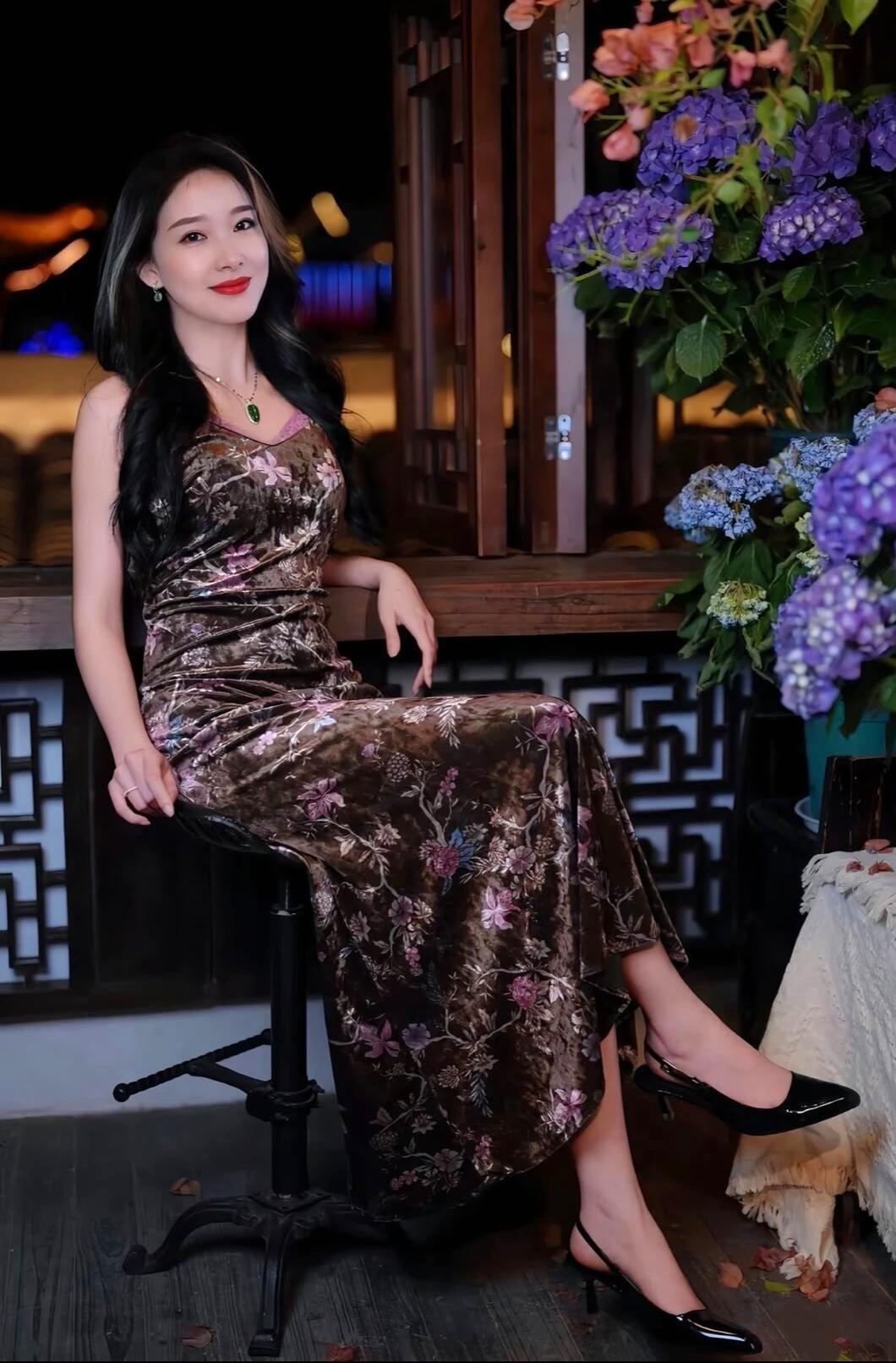 东方西子花间坐，古色古韵惹人怜。东方气质美人 晒图笔记大赛 记录我的2026 春