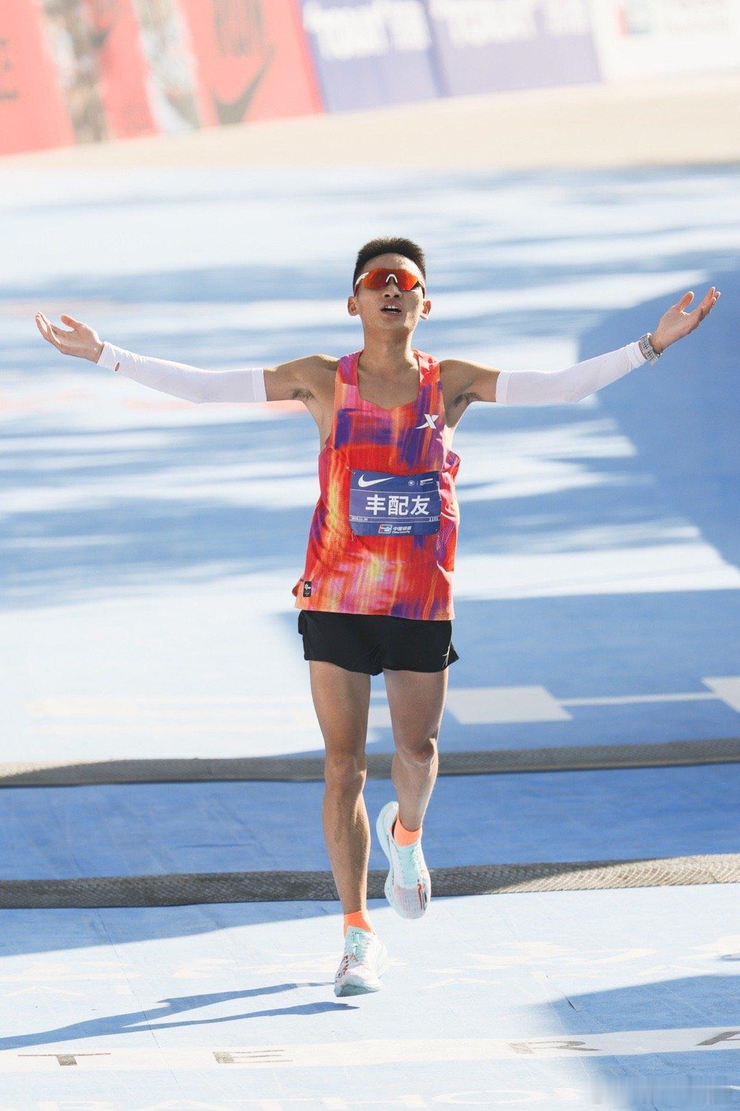 后浪奔涌，势不可挡！00后丰配友上马获得中国籍男子第一，从遵义到上海，半年得两冠