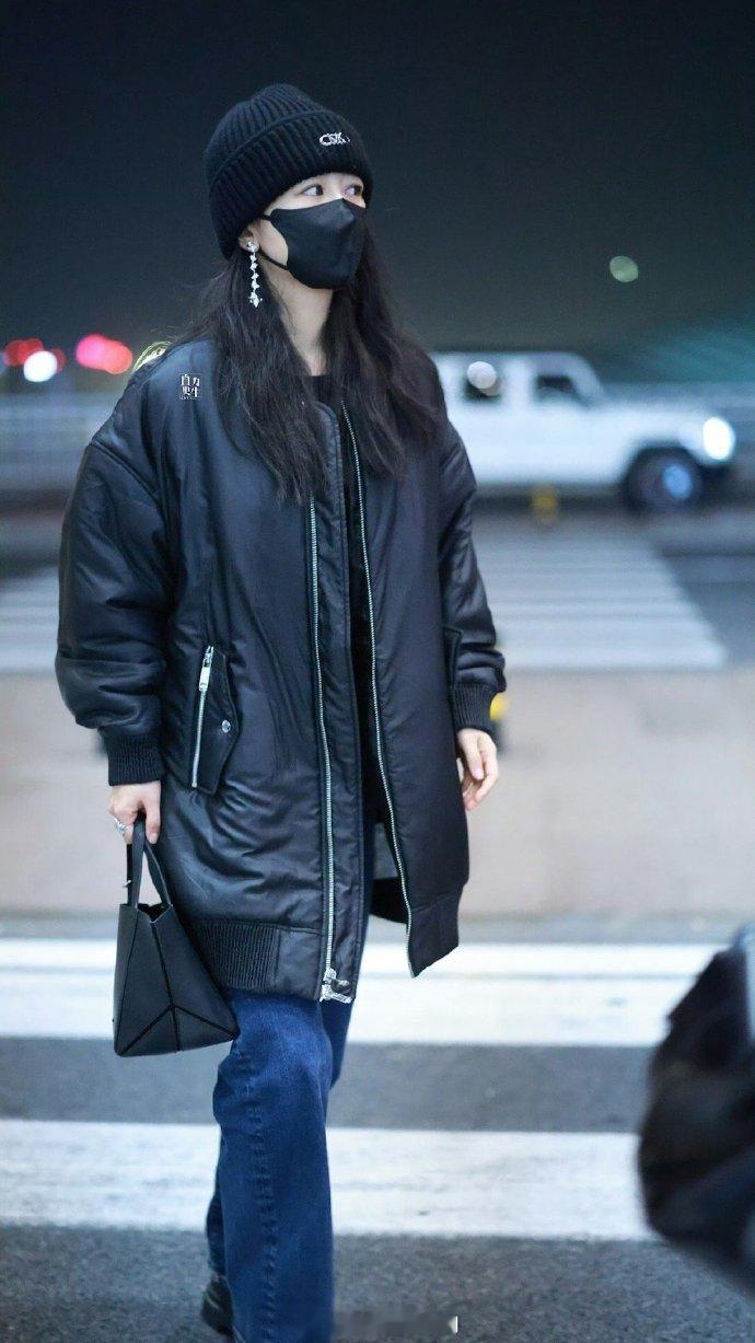 #杨紫前往西班牙##杨紫出发西班牙路透# 小紫出发西班牙参加活动~ ​​​