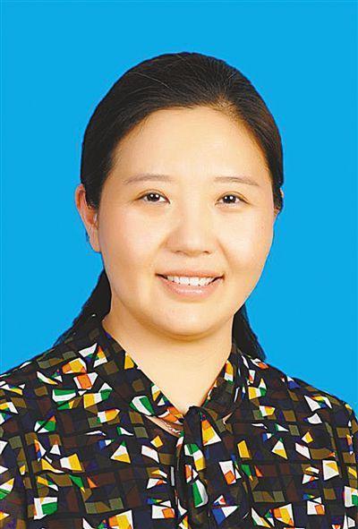 金艳霞，女，汉族，1972年8月生，中国共产党党员，吉林省双辽市双盈种业公司经理