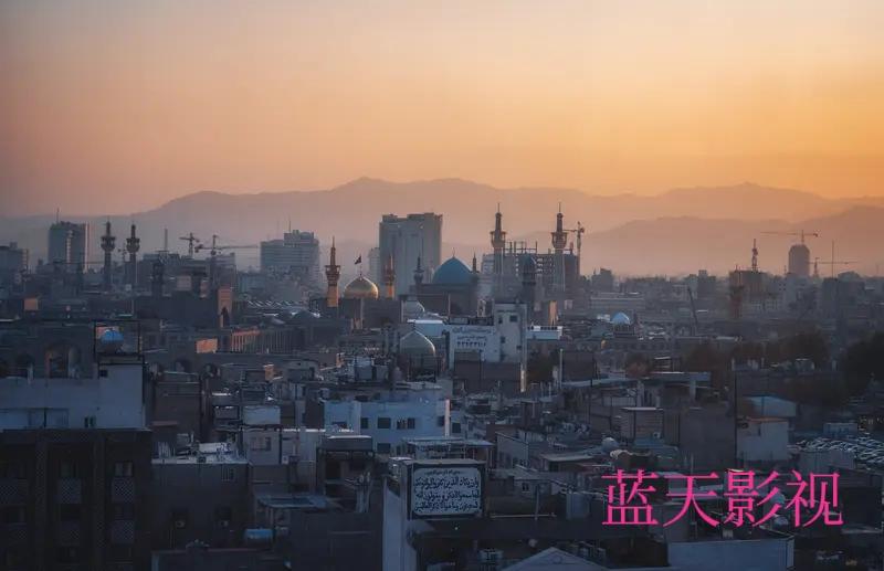 美国要是打击伊朗，那后果可严重了。军事方面，伊朗有中东规模最大、型号超多的导弹库