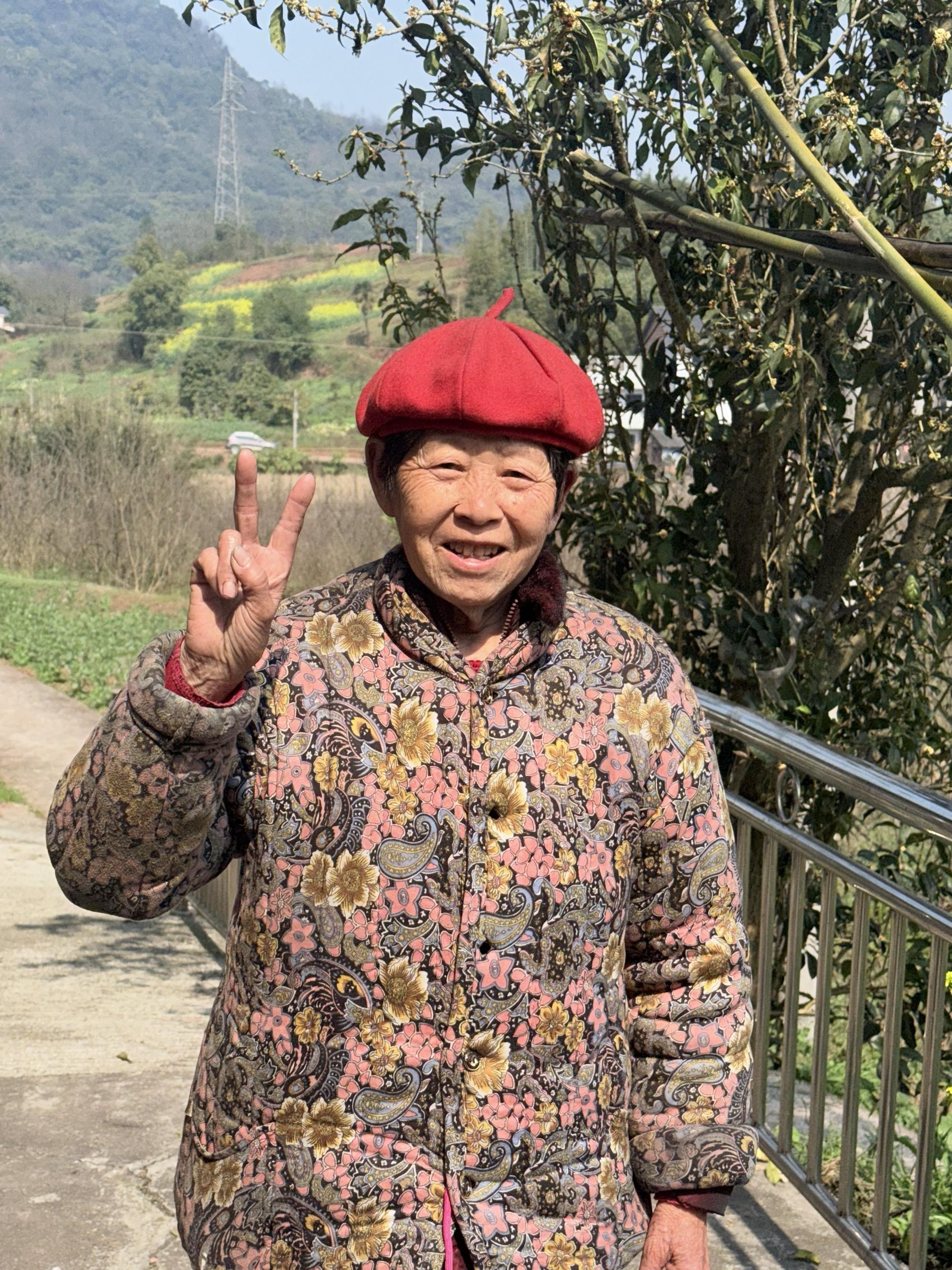 这是我外婆 我很爱她^-^