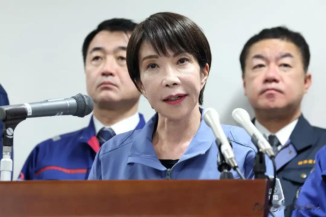 高市政权下的日本，西方媒体终于察觉到不对劲了…

日本首相高市早苗在二战历史问题