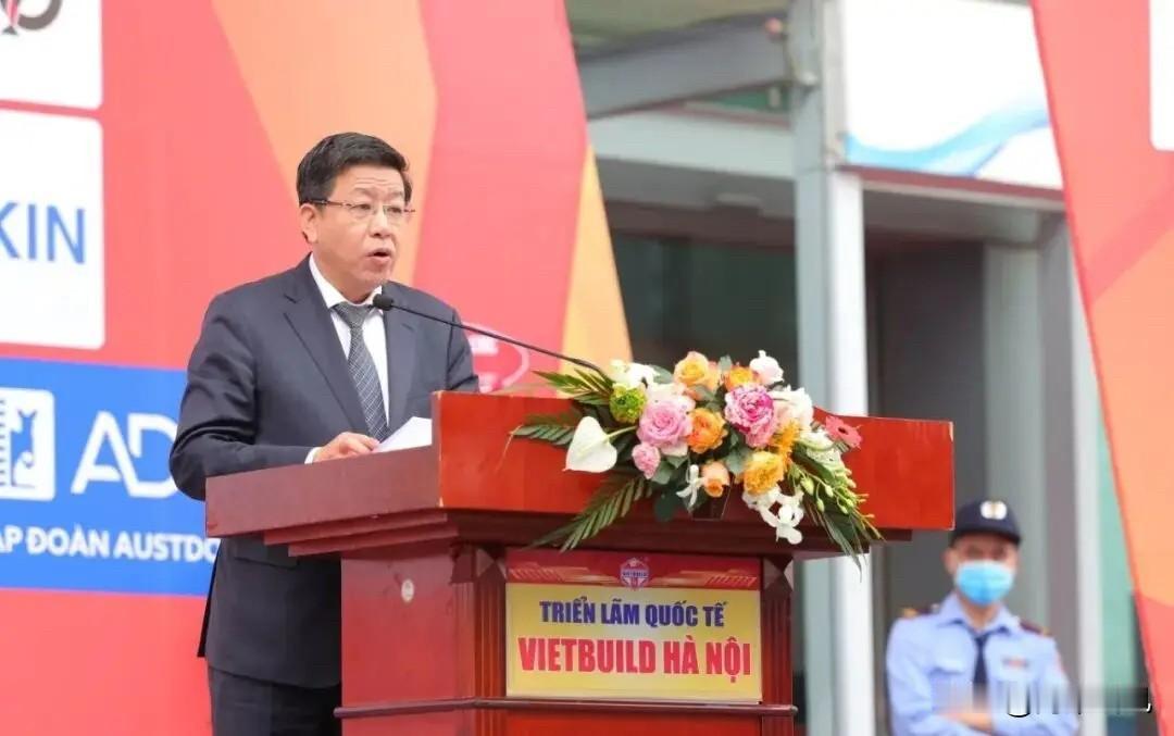 越南建设部部长陈宏明近期忧心忡忡地表示，如果越南南北高铁项目今年内无法顺利动工，