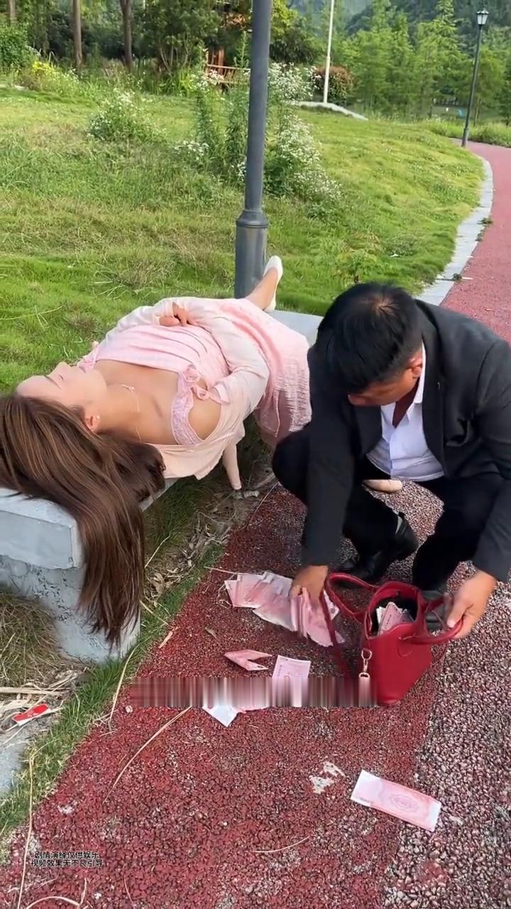 清晨醒来的时候在想你，很想知道你现在在哪里，是否能给我准确的消息，别再让我为你苦