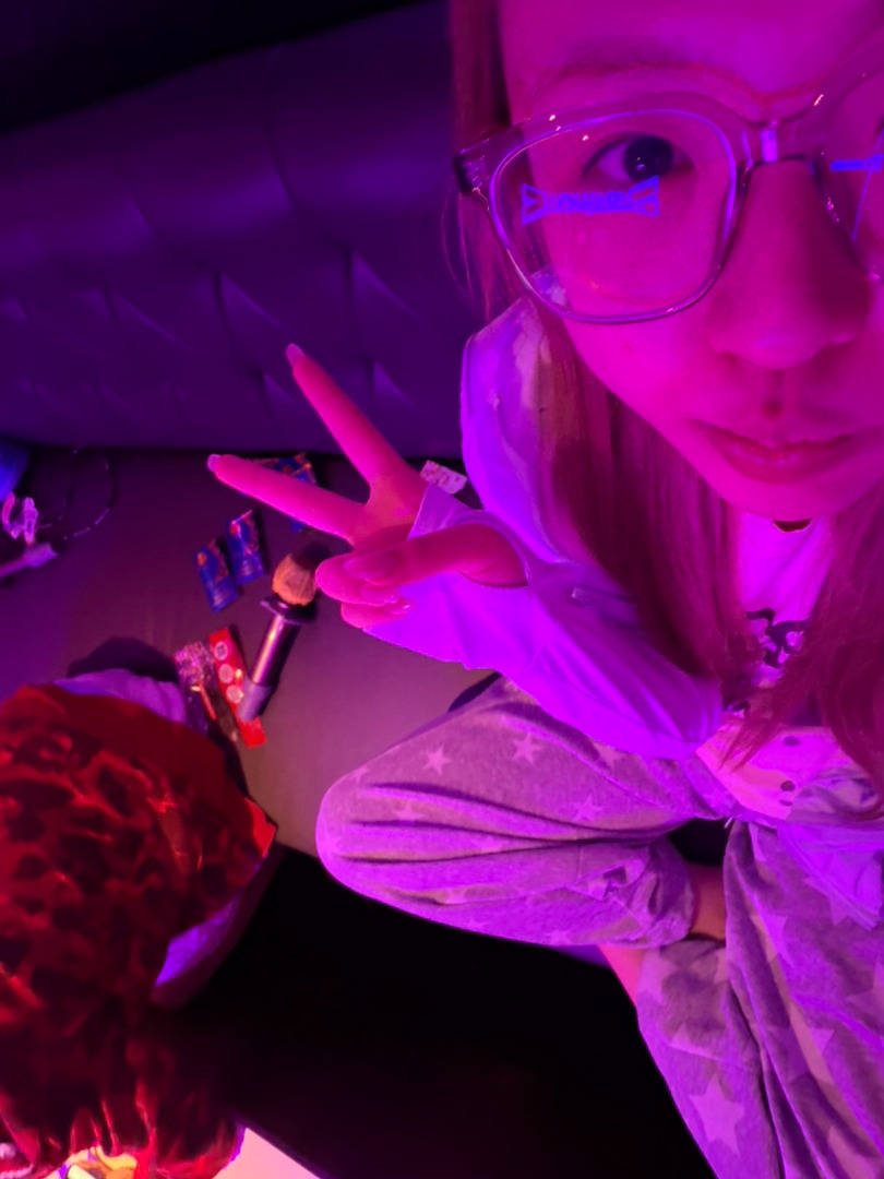 我在唱歌呢，我也不知道我咋了 