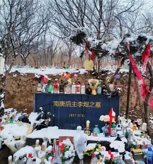 清明节扫墓被现在的年轻人提升了高度！
今天是4月5日清明节，各大知名历史人物坟墓