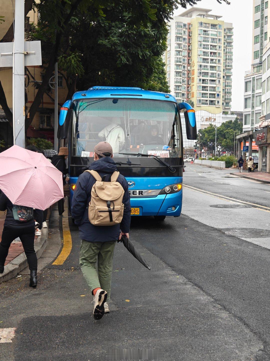 今天团建。  ​​​