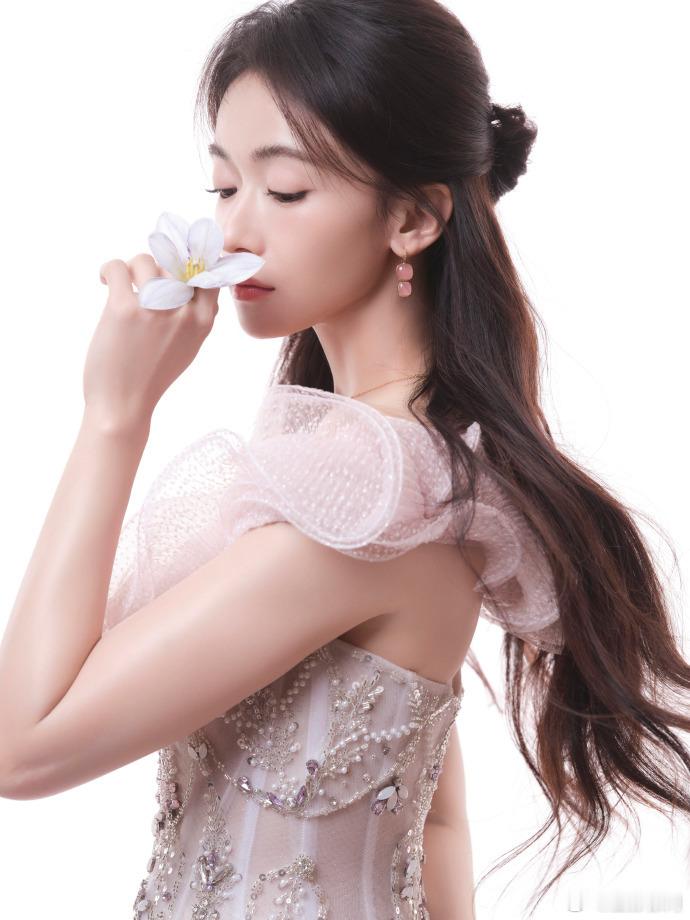 吴谨言天赋级别的美貌吴谨言美貌是一种天资 天哪，吴谨言天赋级别的美貌，看得我眼睛