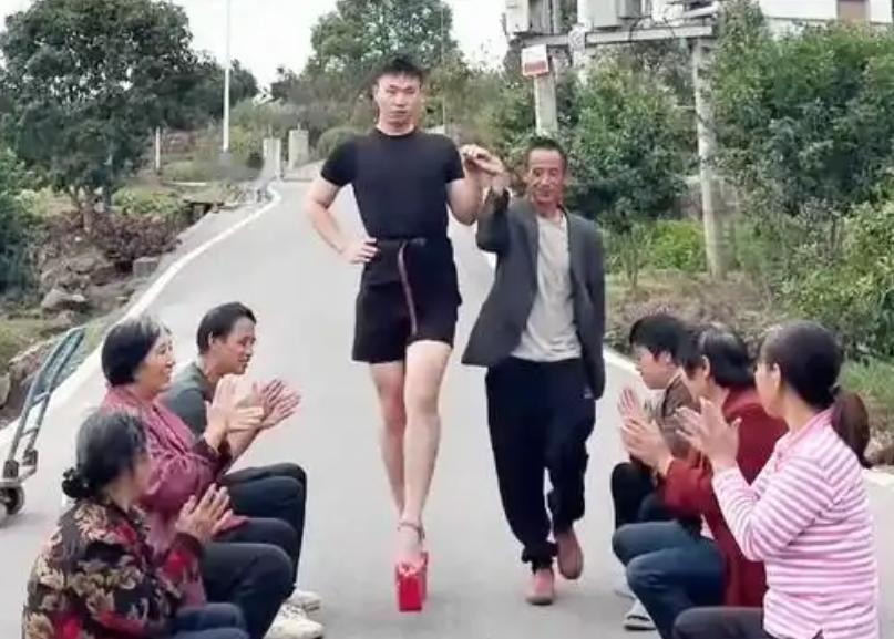 高跟鞋书记的奇迹：坤坤如何用笑声点亮乡村振兴之路？

近日，重庆开州青吉村的坤坤