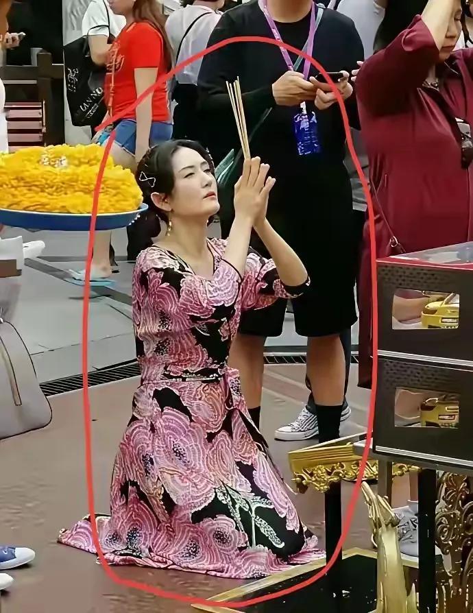 穷的问何时富，富的问房中术，又富又有术的问长生之路！吃斋上香的、佛前披袈裟的、怎