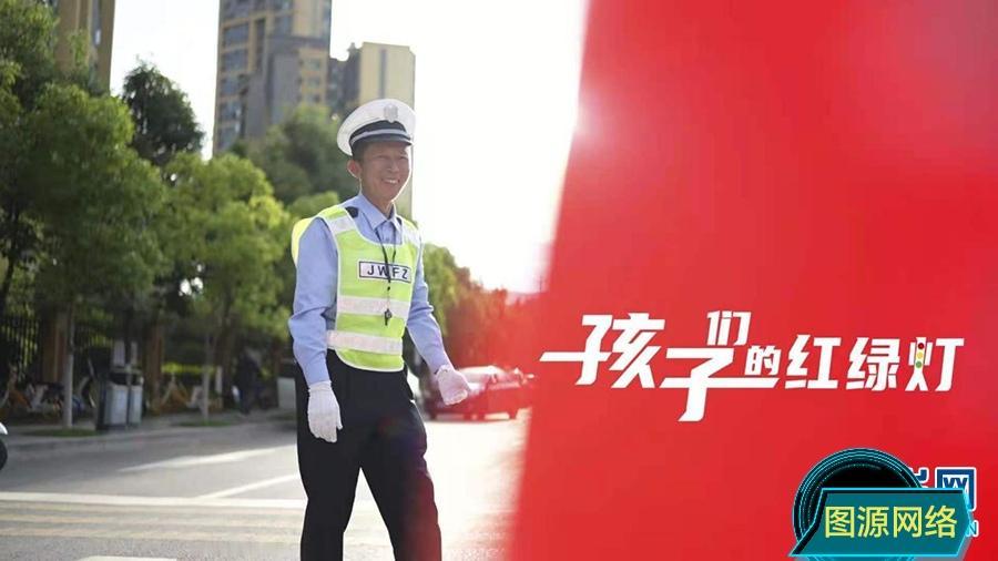 《送子高考小记》
（新韵八寒平）

如常早起去校园，
亲子双双带笑颜。
模考心情