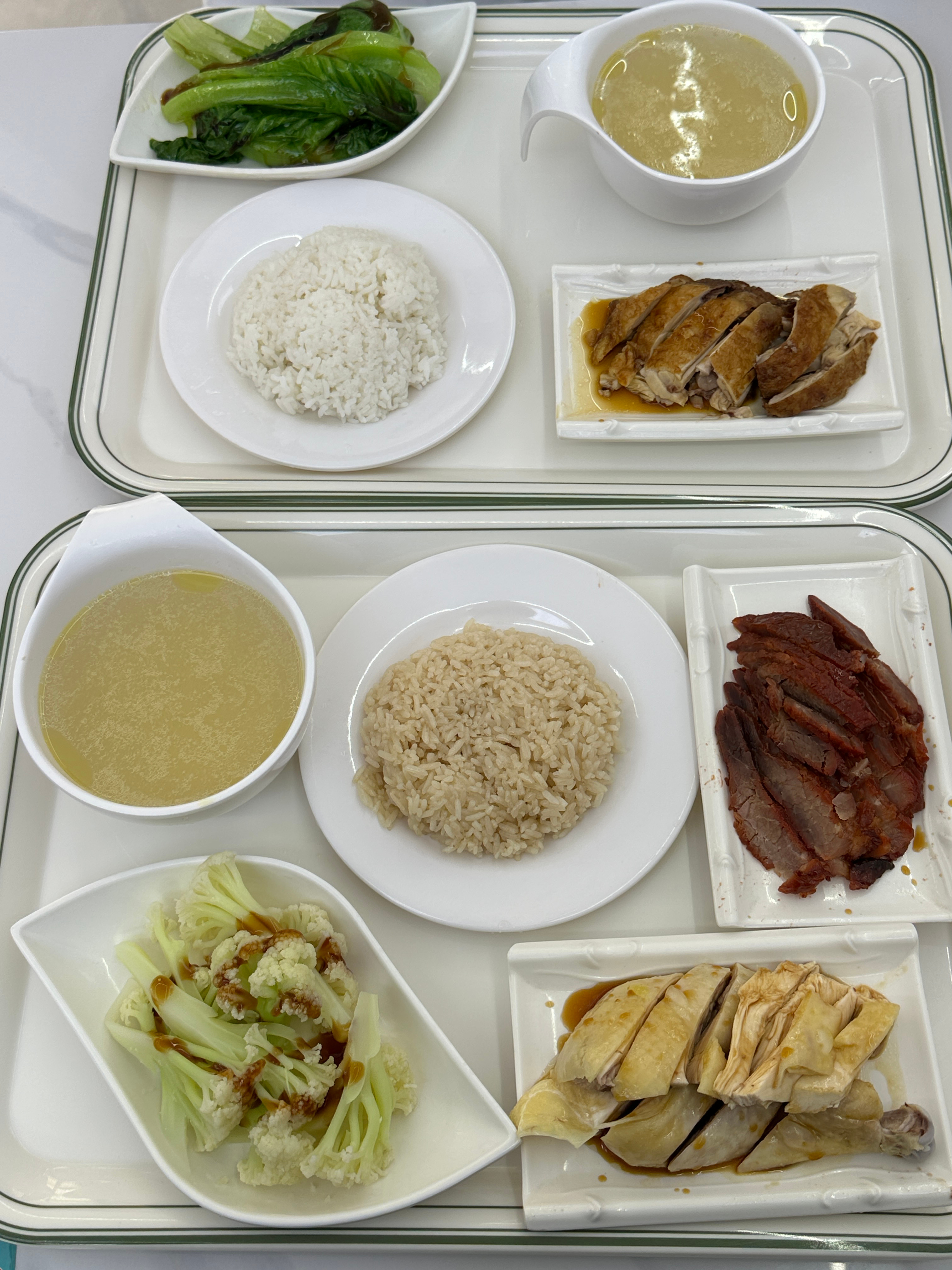 吃了顿难吃的海南鸡饭这个叉烧咱也不知道怎么敢拿出来卖给孩子饿坏了来星仔买菠萝油和