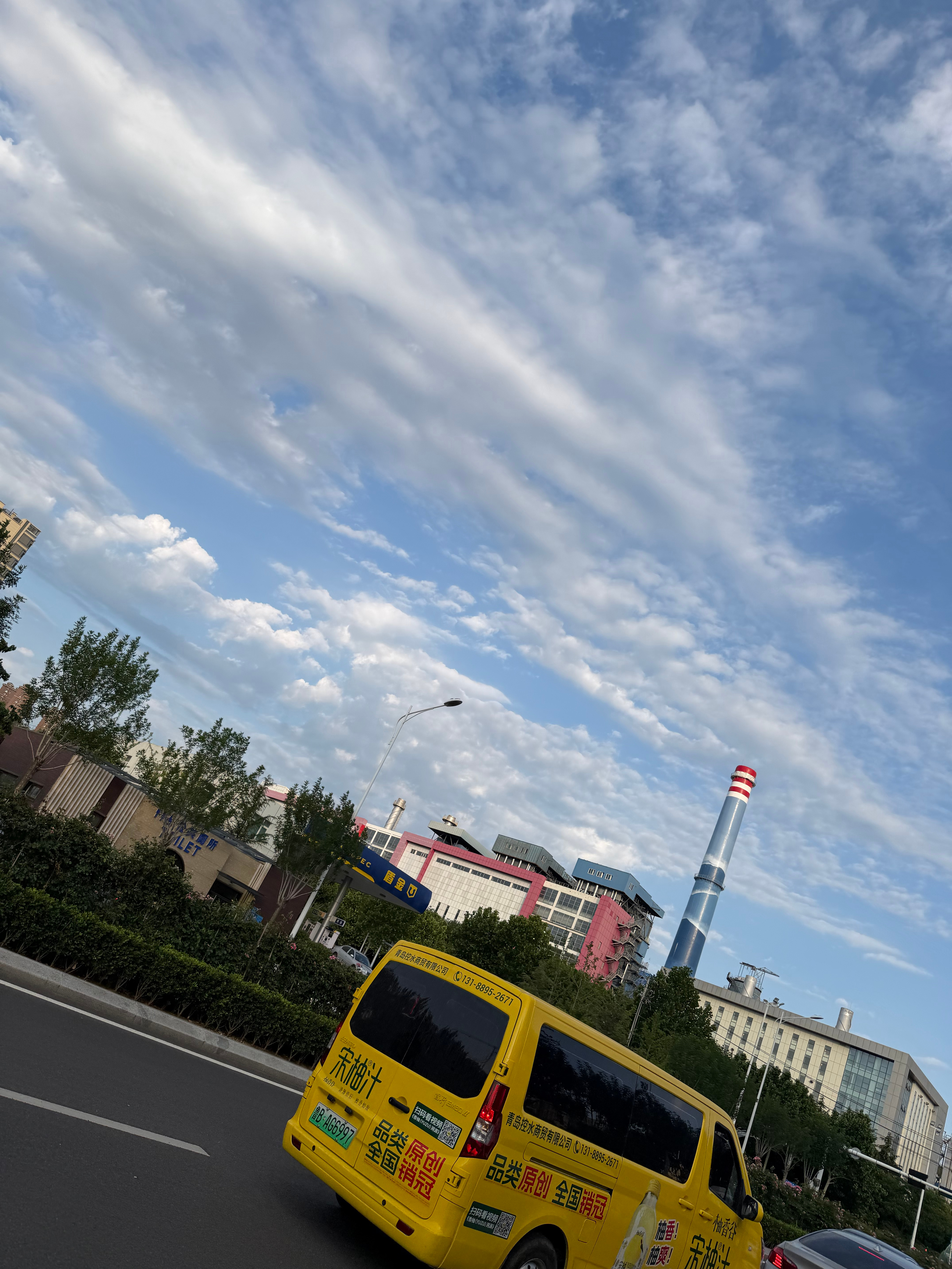 最近来青岛玩，记得带件薄外套