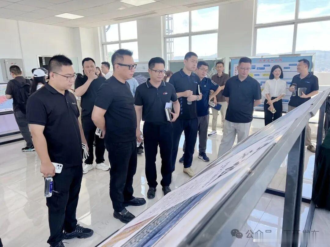 玉环企业家门口圆出海梦从公路拖运到港口直发，物流新模式降本增效，为玉环制造拓展海