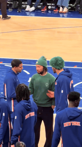 场面略显尴尬索汉揪布伦森___，但是被瞪了超话创作官 ｜圣安东尼奥马刺 ｜纽约尼