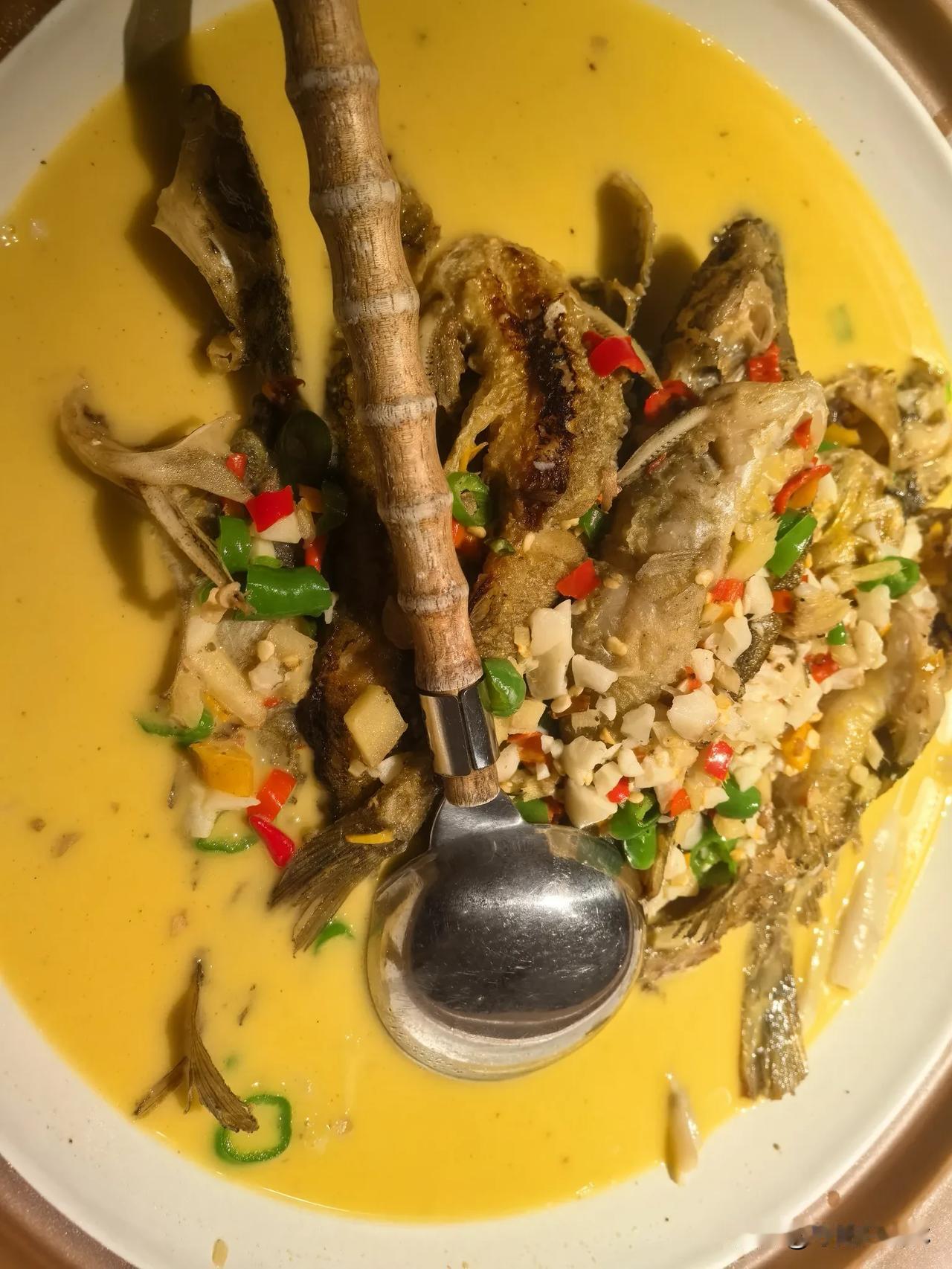 昨日，我媳妇惊悉我抱恙在身、心内烦愁萦怀，遂特将我的三个孙儿托付于其生母悉心照拂