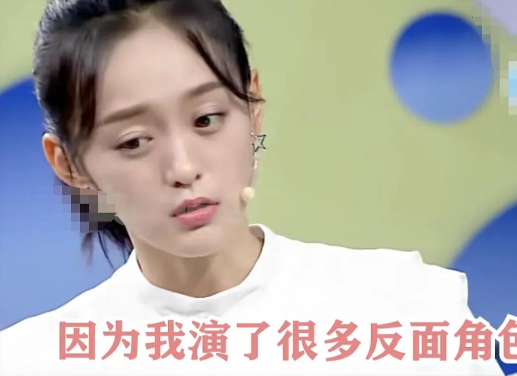 何泓姗坦言演反派把自己恶心吐了，说：“我演了很多反面角色，有一次于正老师的戏，我