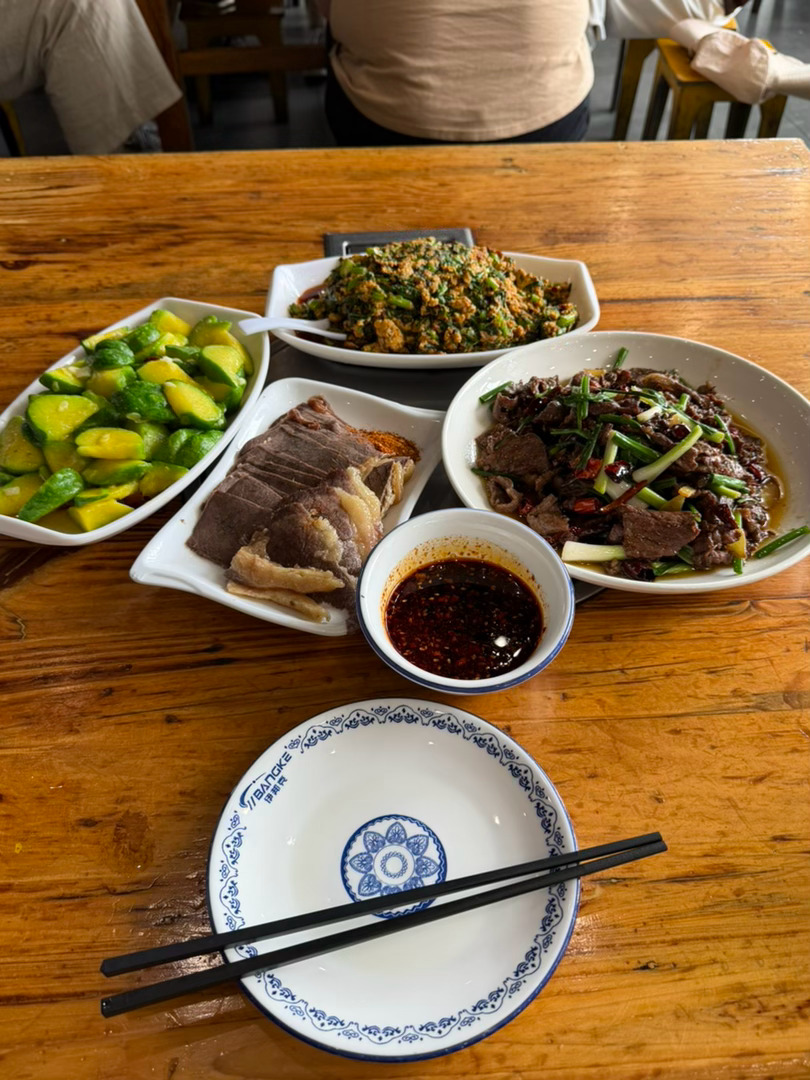 吃肉吃肉[干饭人] 猜价格 最接近的请喝一杯瑞幸🧧Bowen的日常  ​​​
