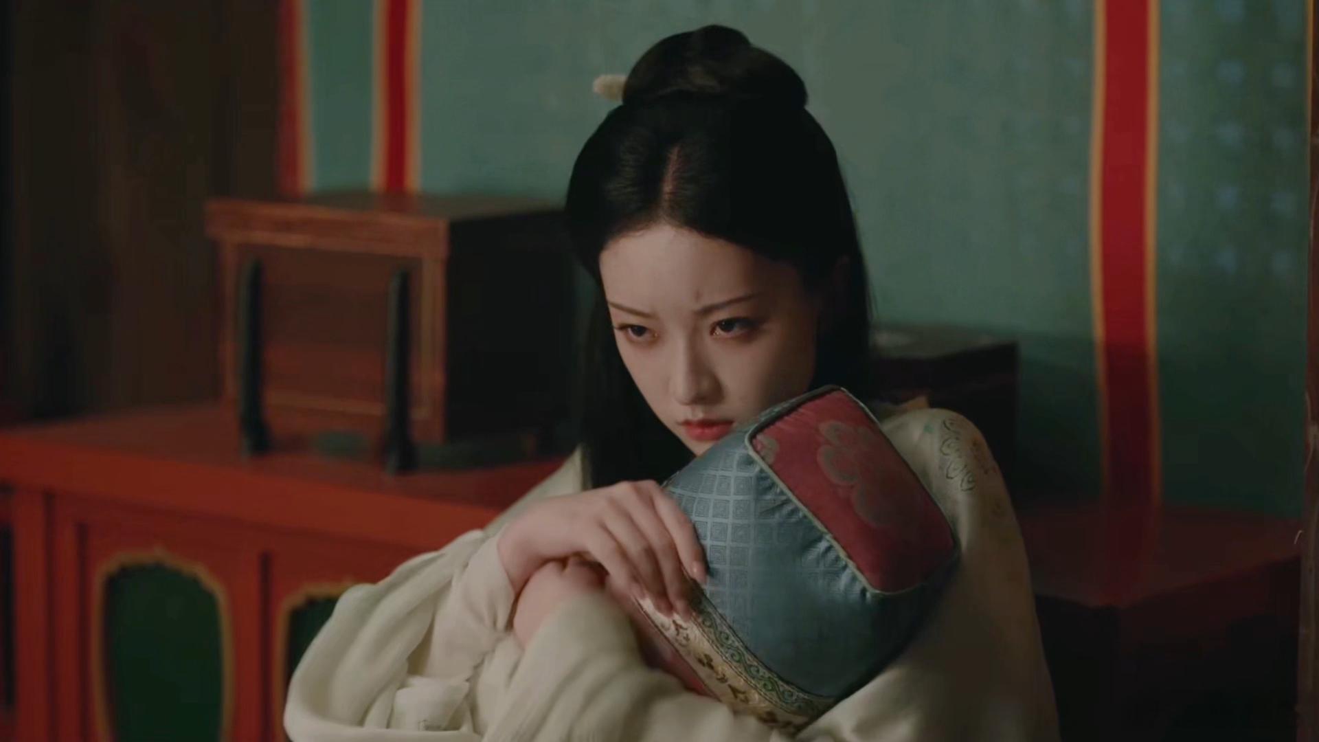倪妮系小花后继有人杨舒伊出场的时候不由得让我恍惚，实在是相当有倪妮的味道了，更是