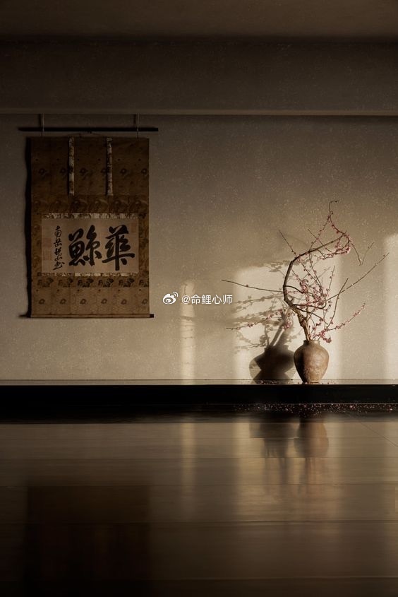 每个人都有一段特别艰难的时光，不必害怕。日升月落，总有黎明。 ​​​