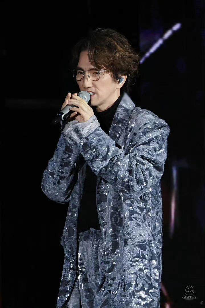 歌手一周年陈楚生林志炫再同框一年时光匆匆而过，陈楚生、林志炫因歌手一周年再度相见