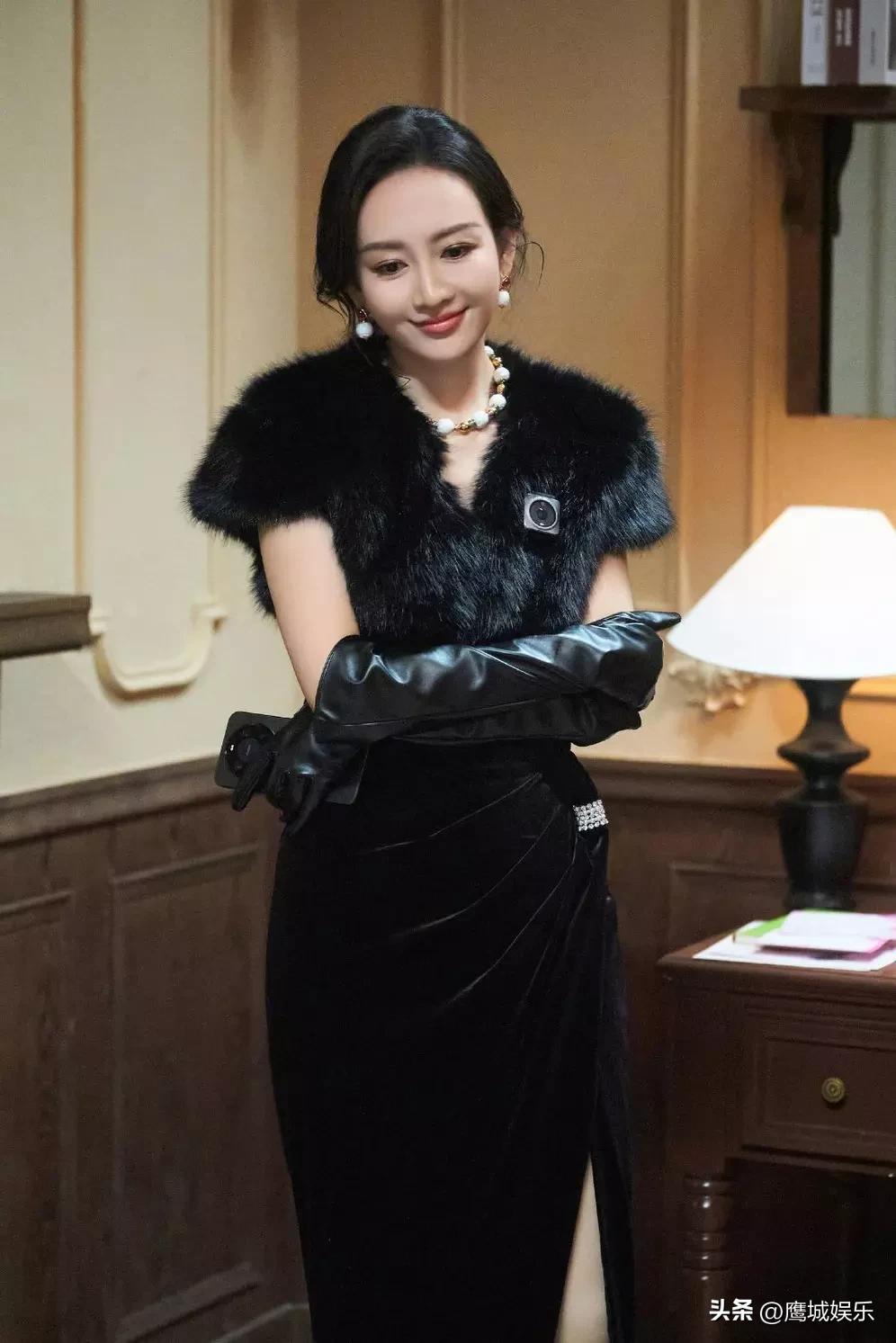 王鸥综艺造型杀疯了！黑裙开衩+珠宝叠戴美成人间富贵花
 
王鸥这波营业是来砸场子