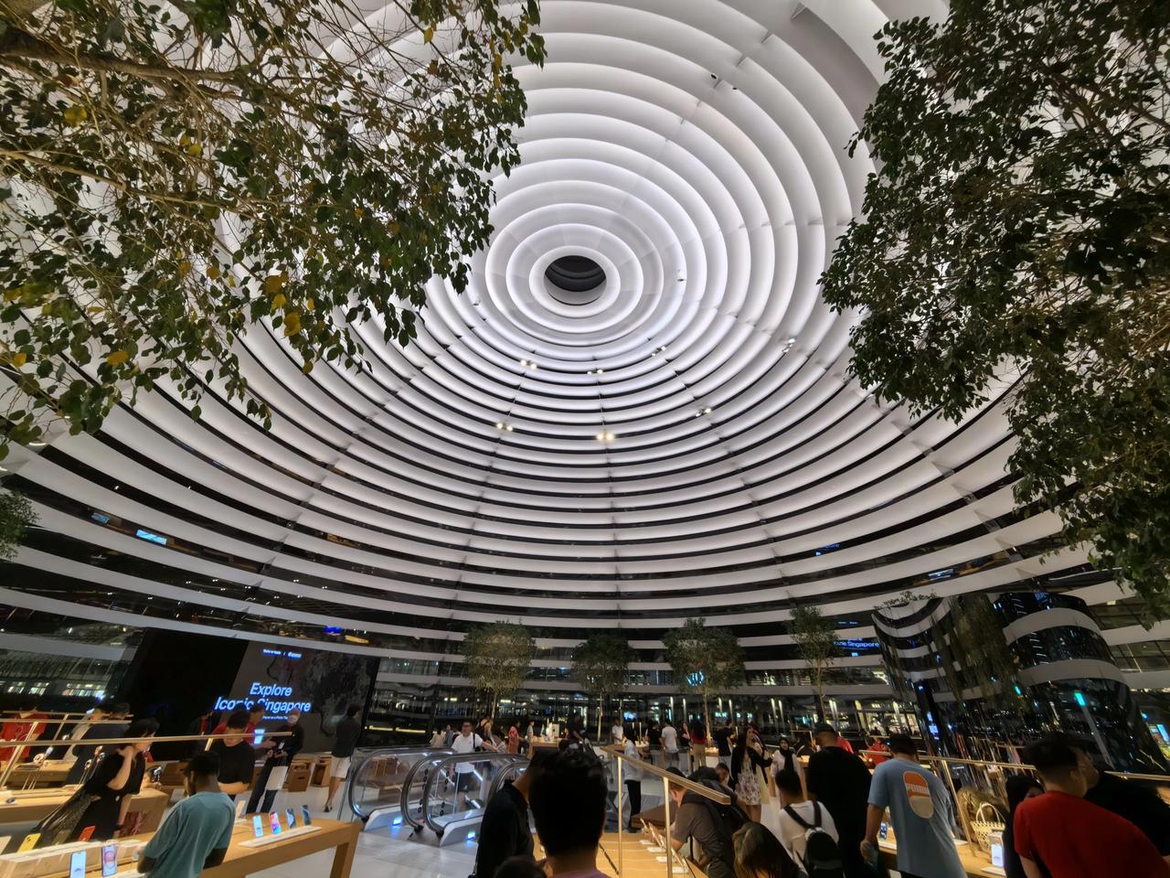 又打卡了一家Apple Store，讲真苹果的建筑设计审美，绝大多数科技品牌都比