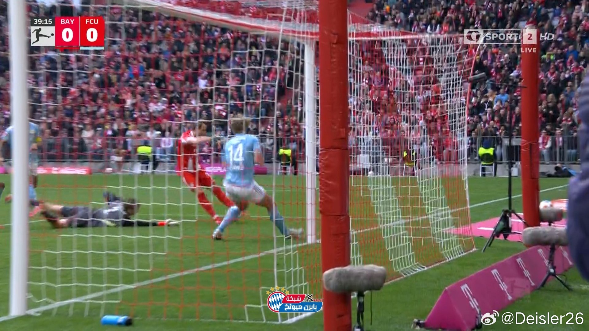 哈利·凱恩小角度打門，擦著門線，出了底線……很遺憾…… 