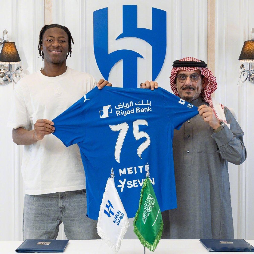 【官方】利雅得新月签下18岁的雷恩前锋梅特（Kader Meité），据悉转会费