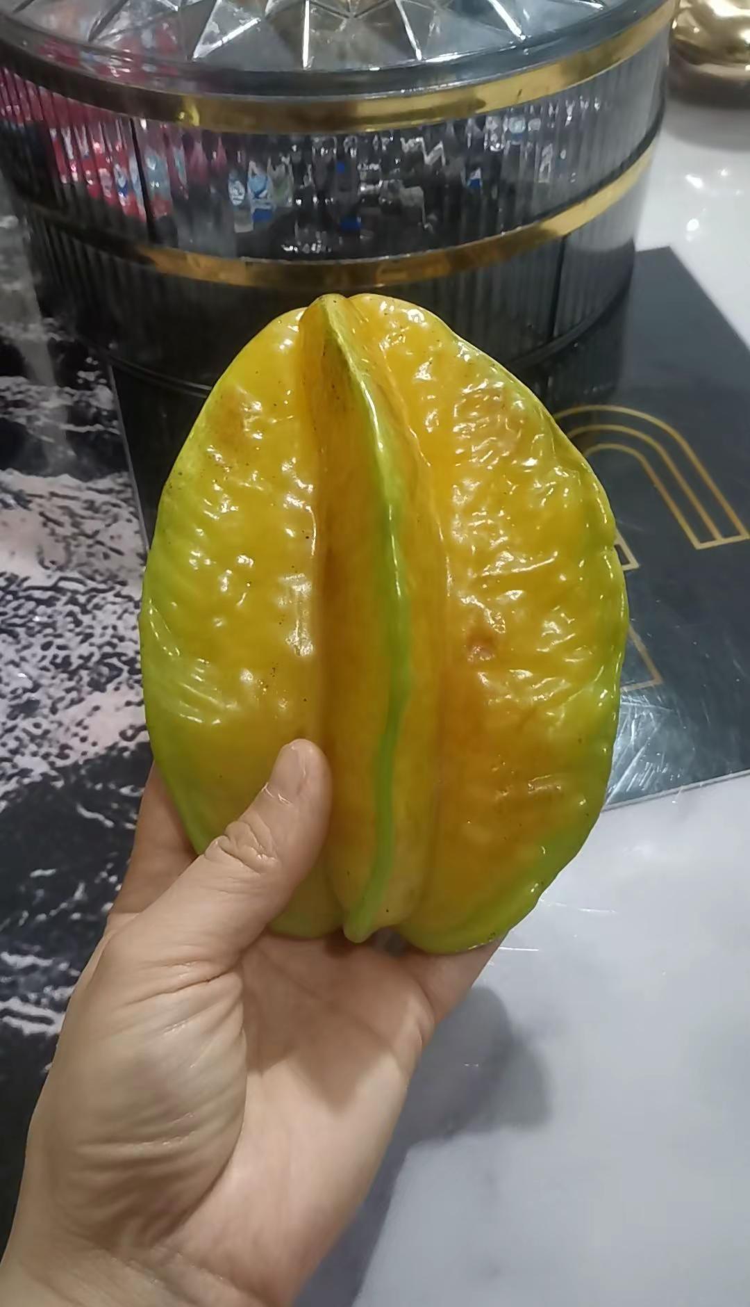 “生活并不是每天都新鲜， 安稳比什么都重要， 其实，没有情绪的日子，就很幸福。”