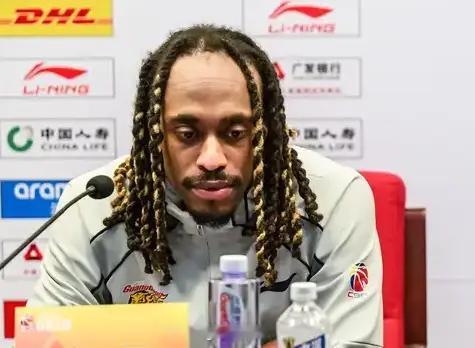 麦考尔：对我们来说，今天是一场好的比赛，我们从防守端做起，包括在进攻端大家对球权